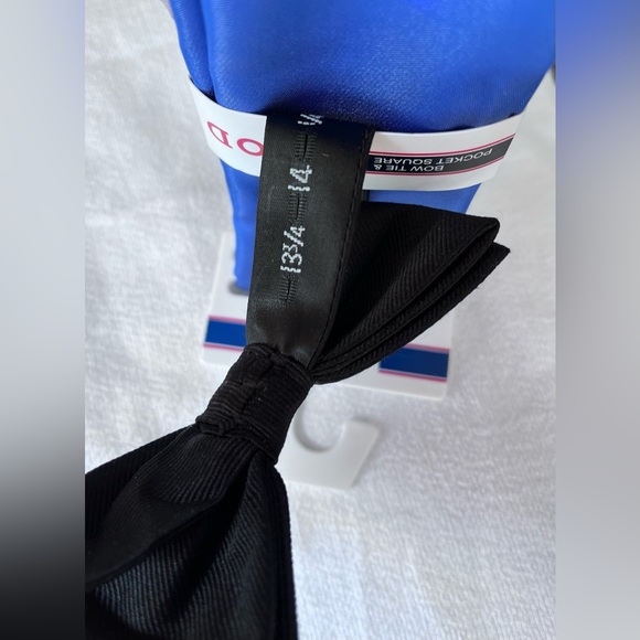 NWT IZOD Adjustable and Pre-Tied Black Bow Tie with Royal Blue Pocket Square - Picture 11 of 12